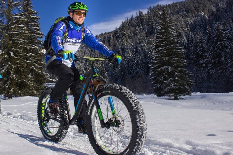 Snow bike : VTT électrique dans la neige sur la station de Font-Romeu Pyrénées 2000