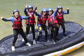 Rafting découverte pour les groupes d'enfants et d'adolescents.