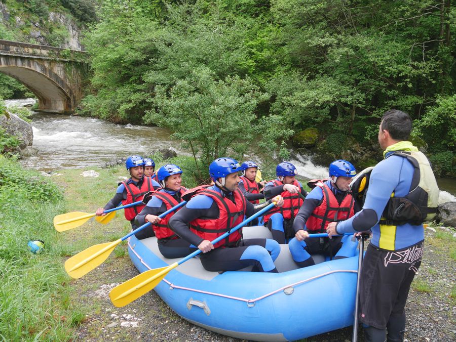 Briefing avant la descente en rafting