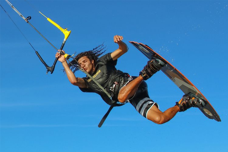 Cours de kite avec un moniteur diplômé à Canet en Roussillon