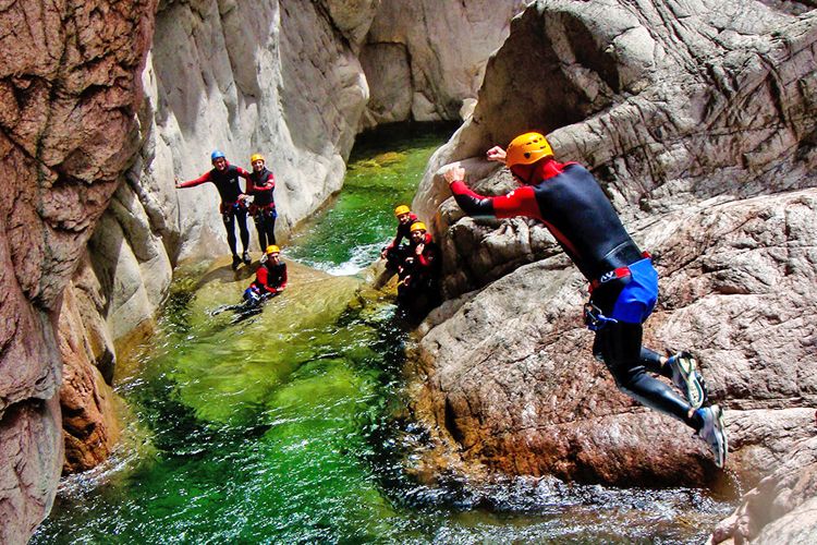 Court séjour canyoning dans les Pyrénées Orientales