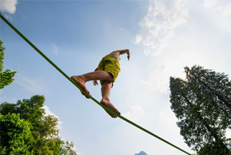 intiation à la slackline à Font-Romeu