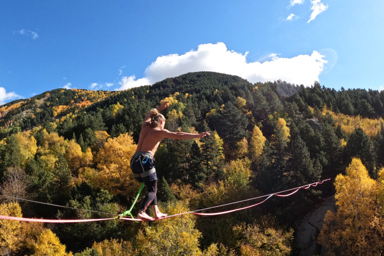 Stages de highline à Font-Romeu et Les Angles dans les Pyrénées Orientales