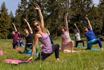 Yoga-Pilates cours collectifs en extérieur
